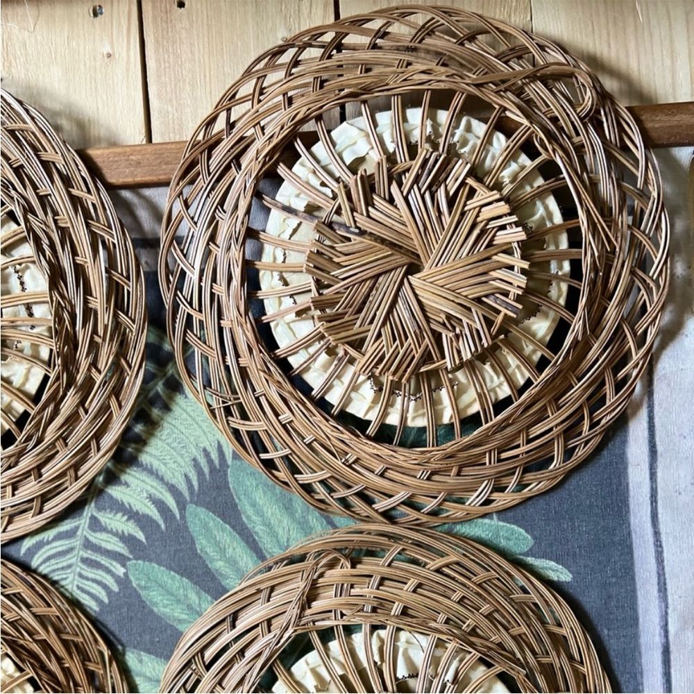 Vintage 1970s Fabric Wall Plaques With Wicker Framing Set 6 Farmhouse Country - Picture 9 of 9
